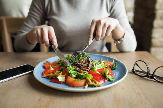 3 habitudes alimentaires à adopter cet été pour des cheveux plus sains - Clinique à Deux Cheveux