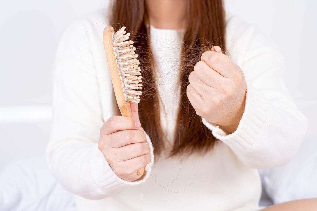 Les avantages cachés de la perte de cheveux saisonnière - Clinique à Deux Cheveux