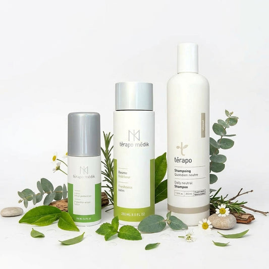 Ensemble cuir chevelu sensible avec demangeaisons avec des items naturels autour des produits